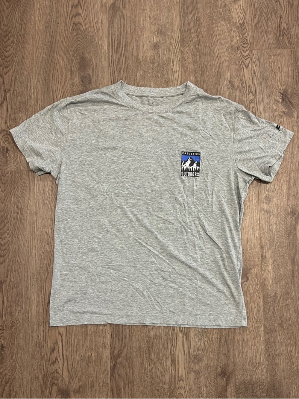 Fabletics Light Gray Outdoor Graphic Tee